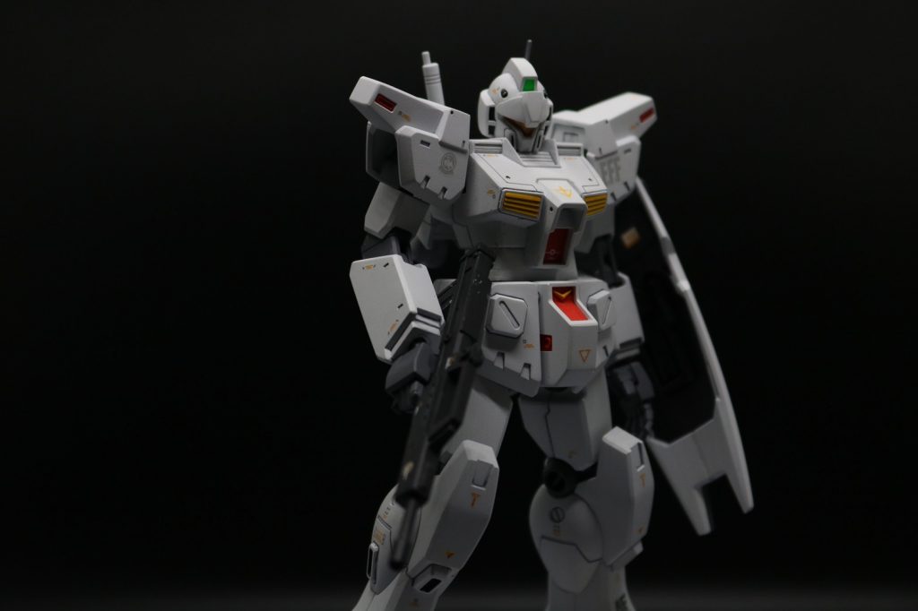 ・エナメル塗料でダクト部及びスラスター、シタデルカラーで股間部V字等の部分塗装・各部へのコーション、エンブレムをデカーリング後つや消しトップコート