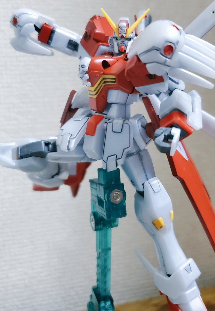 武装なしの機体ということでポージングになかなか難儀しましたガンスタやSNSでゴッドガンダムなどの格闘機体の画像を見ながらあぁでもないこうでもないと悩んだのは色々と勉強になったと思います