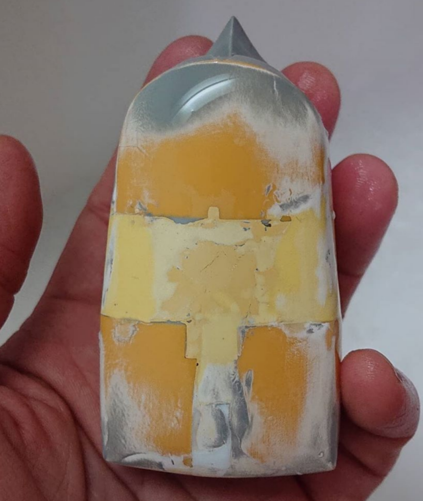 本体はプラバン、パテで延長、拡幅していますが顔はキットのままです