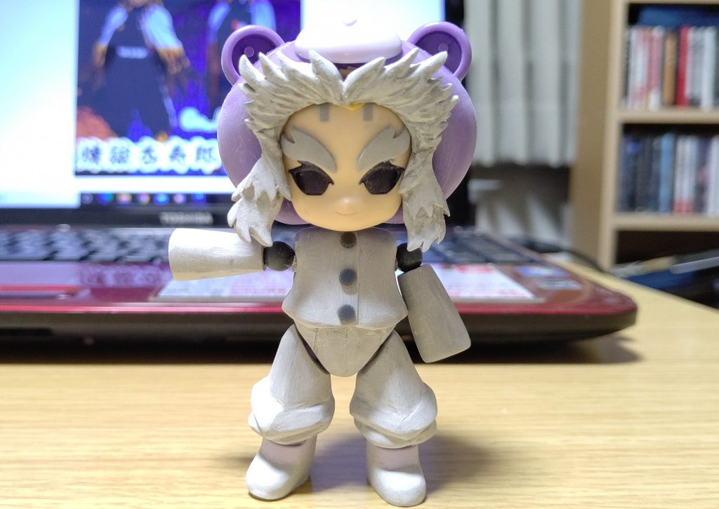 可動のため肩関節を仕込んでスクラッチ。