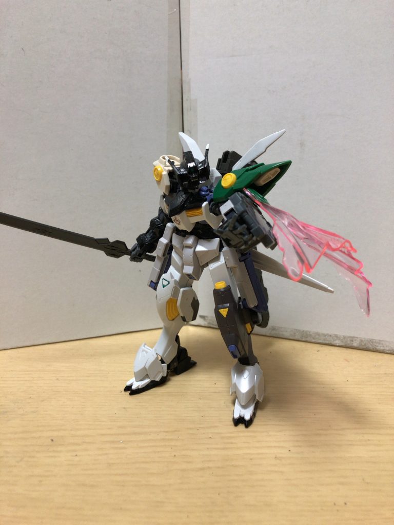 ガンダムアンゲロスに装着戦況に応じて戦い方を変えるアンゲロスはこの形態では近接戦闘を中心に戦うようにチューニングされている。