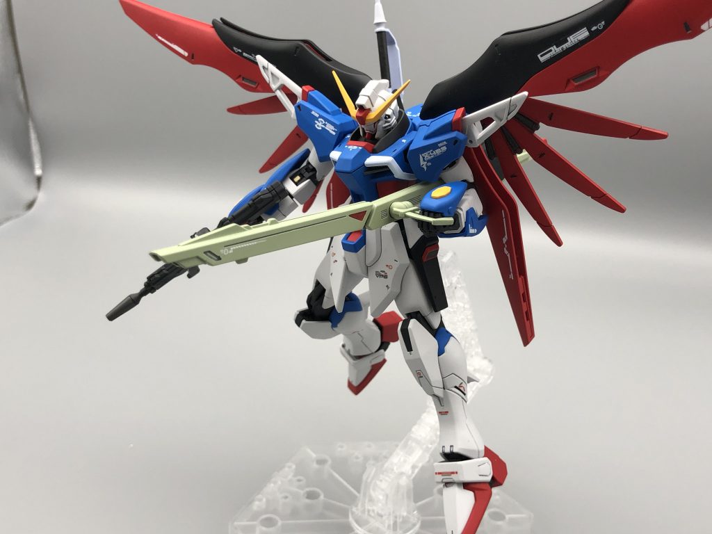 塗装してるキットをグリグリ動かすの怖くて、高エネルギー長射程ビーム砲持たせるのに30分かかってしまった。 