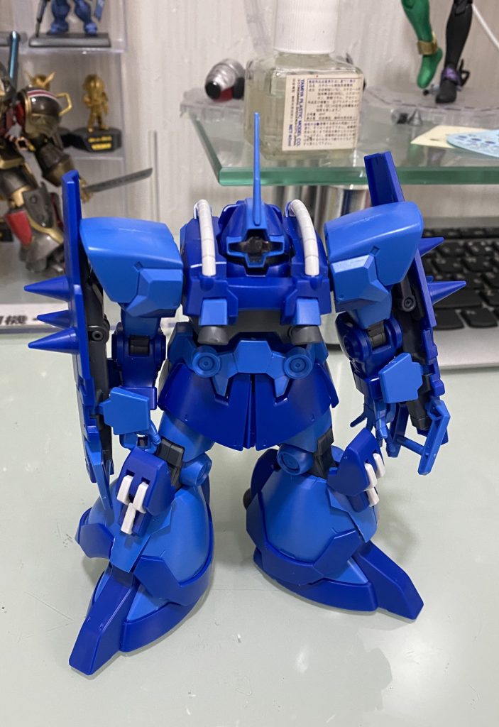 もともとの成形色が真っ青だったので、塗装剥げは致命傷になりかねない。