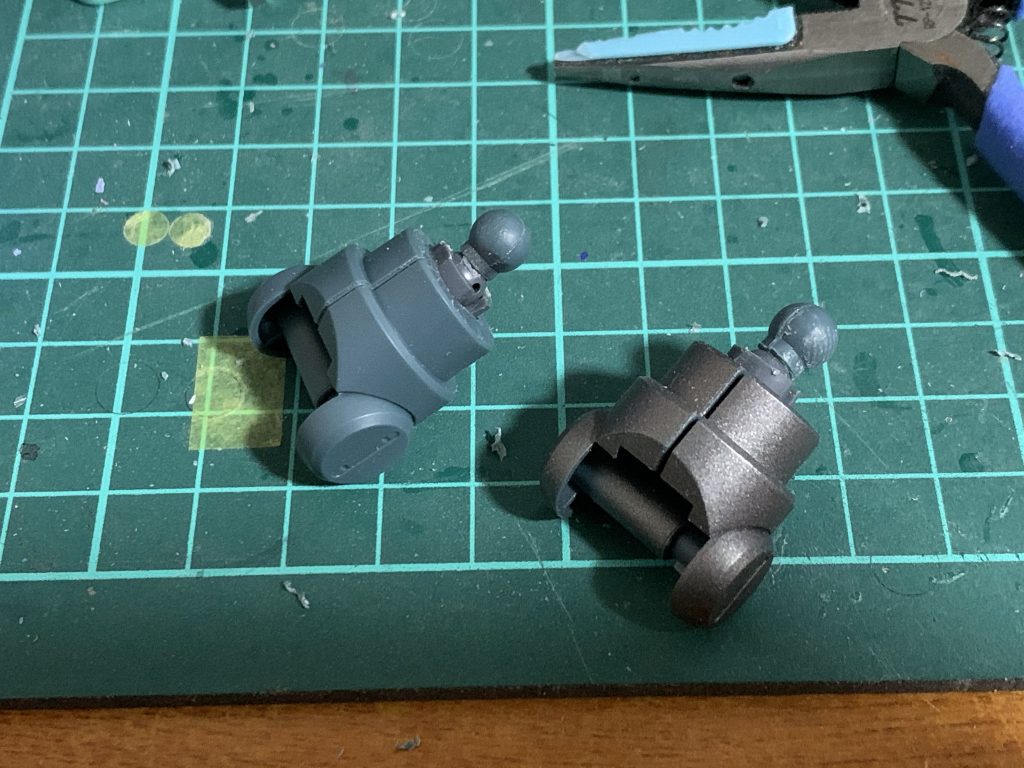 脚首ダブルボールジョイント化。Twitterで見かけた加工を参考にさせていただきました。 足首をダブルボールジョイント化しました。より深く足首を傾ける事が出来るため(二枚目左)素立ちの際の接地性が上がりました。 #バウンド・ドック pic.twitter.com/SmdLuLJ8Vn— SAT (@plamon310) October 25, 2020