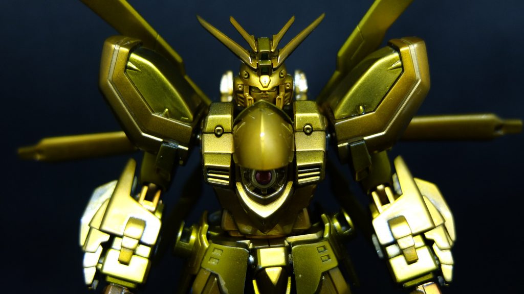 アンテナのシャープ化とバックパックの展開するバインダー状のパーツの肉抜きは埋めてあります埋めるパテに使用したのはマジックスカルプのホワイト非常に使い易く量が多いので一度買うとコスパが良いです