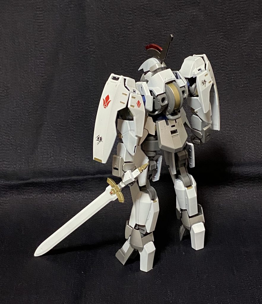 抜刀後ろ立ち姿。男たるモノ、黙って背中で語るべし。