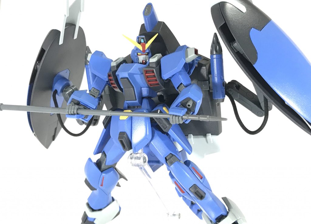 トライデント持たせて1枚。肩はボールジョイントなので持たせやすいです。