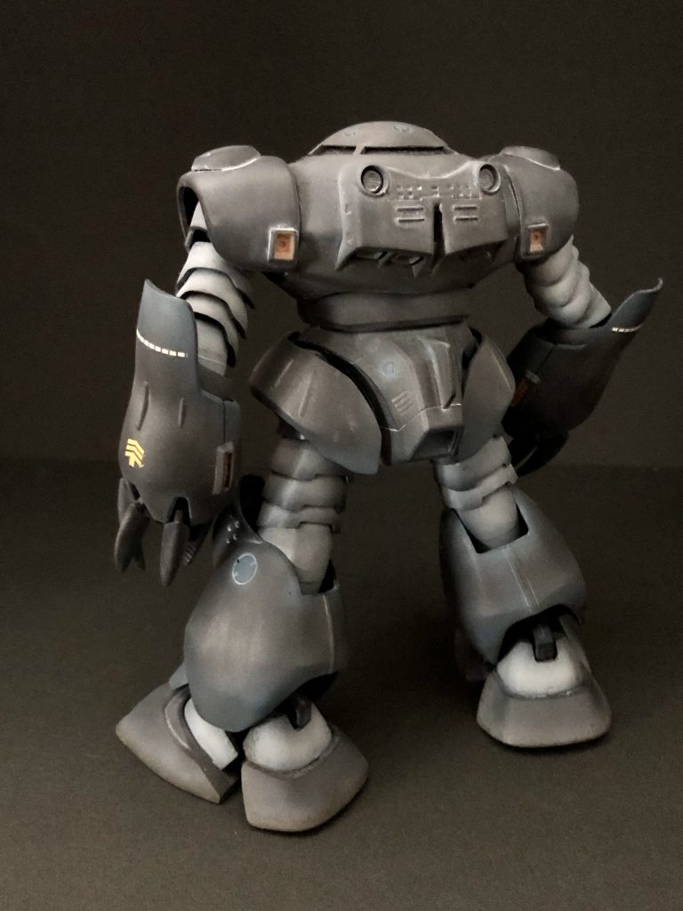 〈塗装レシピ〉・下地…サーフェイサーエヴォブラック（ガイアカラー）・本体…MSファントムグレー、メカサフライト、ミディアムブルー、マーズライトグレーなど（ガイアカラー、クレオス）・オレンジ…コーラルオレンジ（ガイアカラー）・モノアイ…ガンダムマーカーレッド、ホワイト・ウォッシング…ウェザリングカラーのマルチホワイトとグランドブラウン（クレオス）