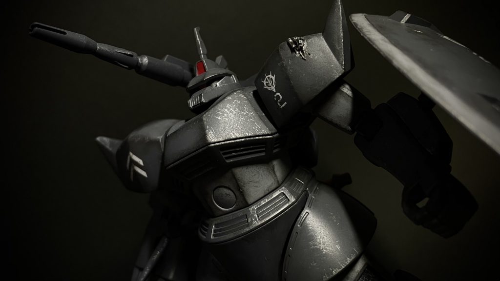 顔が本当にカッコイイ、ジオンのモビルスーツでは1番のお気に入りです。マッシブさがたまりません☺️