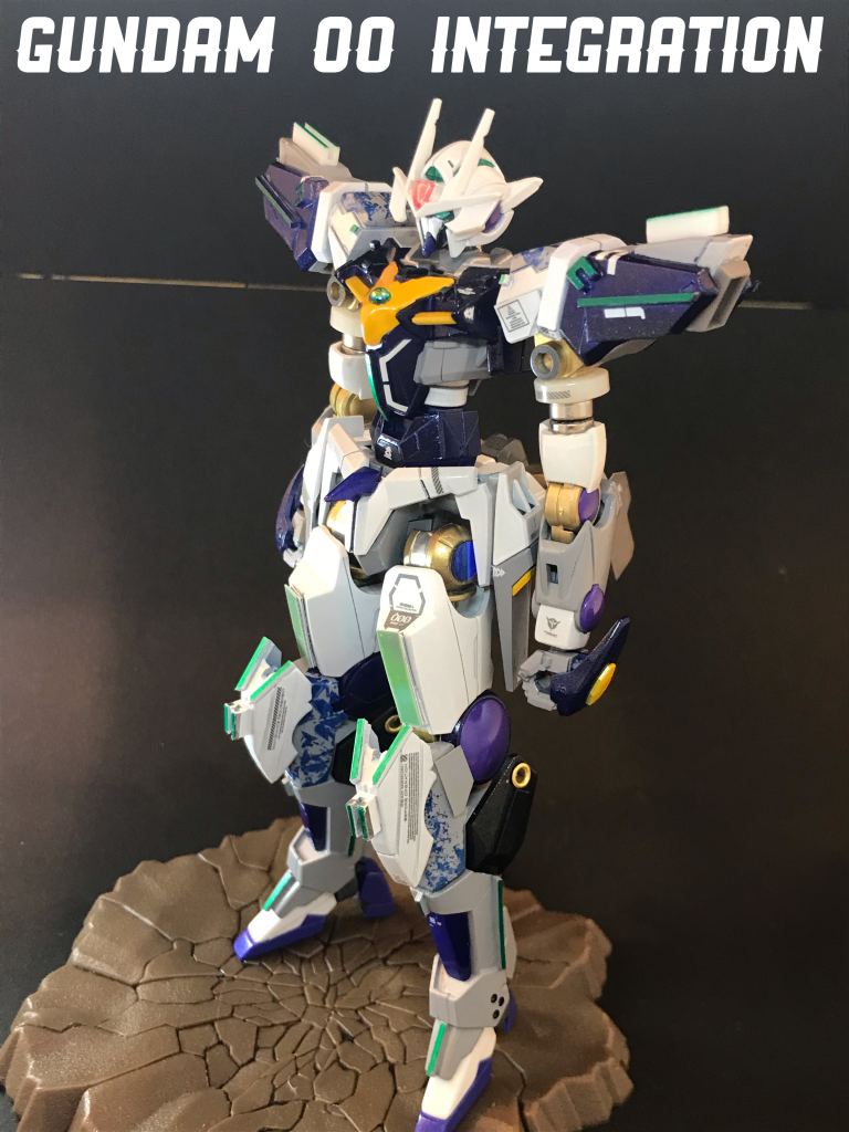 ベースとなる試験機名前の「インテグレーション=統合」の通り、クアンタ・サバーニャ・ハルートの3種の装備を1機で試験運用出来る様に00をベースに改修された試験機。という設定で作成しました。