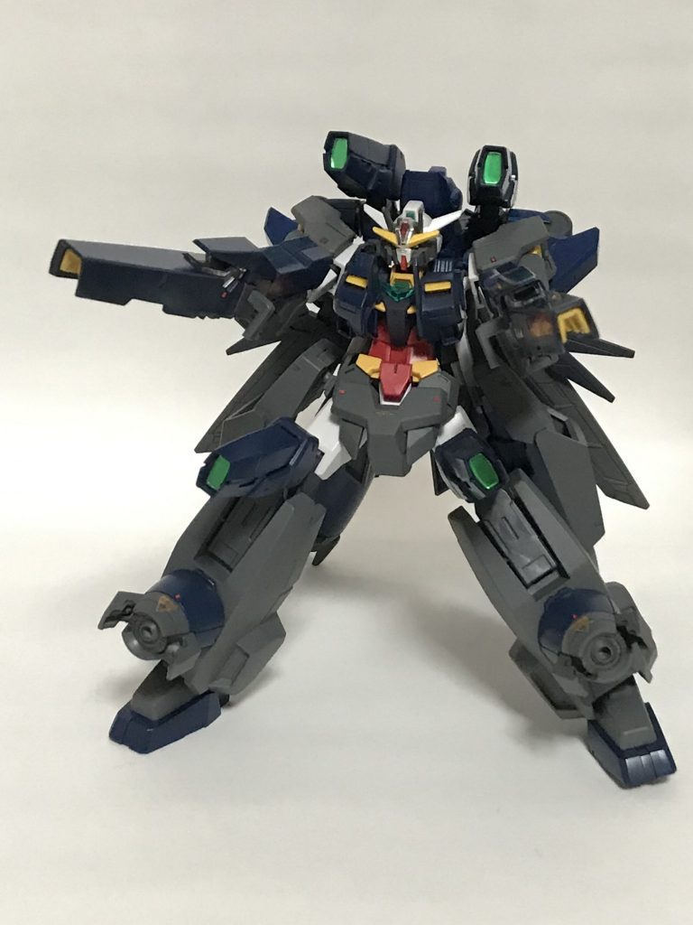 ダブルバズーカ2丁持ち。クアッドキャノン展開。脚部にはセラヴィーになかったクローユニットを搭載。射出して敵機を捕獲可能。クローユニット中央には拡散ビーム砲も内蔵している。