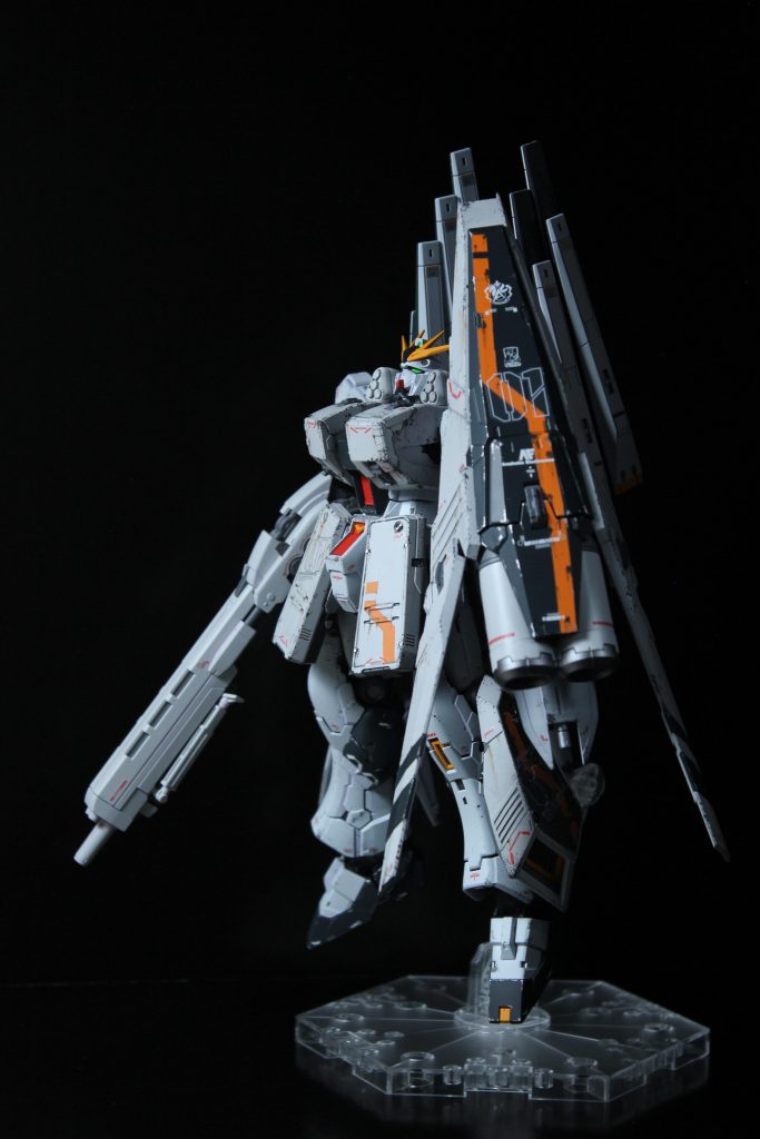 最後に浮遊ポーズです。これも個人的に存在感があり気に入っています。