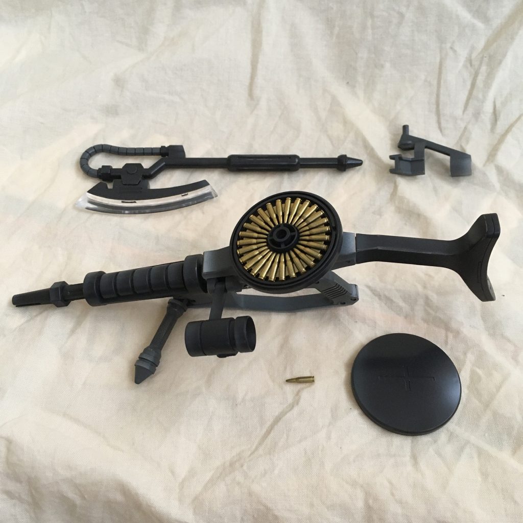 ザクマシンガンとヒートホークも2色に塗り分け