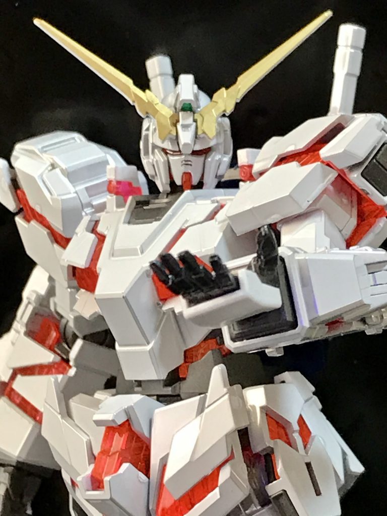 サイコフレームによる超常的なインターフェイスと、敵のサイコミュ兵器を支配する力を兼ね備えたハンティングマシーン… このフロンタルのセリフに萌えます(^^)