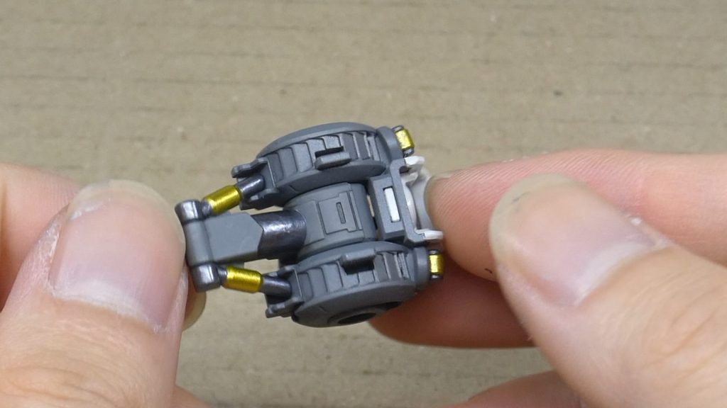 関節などはMr.メタルカラーのアイアンとスターブライトブラスで部分塗装してます