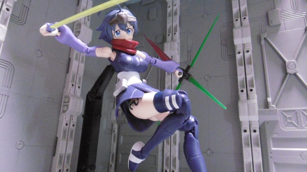 まぁ、こんな所にデカールを貼れば、裾の干渉で擦れて剥がれますよね。