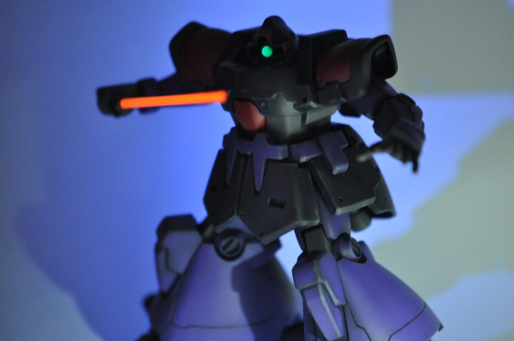 今回も蛍光塗料を使用しているのでブラックライトで光ります!個人的にお気に入りの1枚です♪『ブォン』という可動音が伝われば嬉しいです(笑)