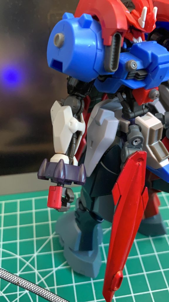 パーツが足りないと思いオーガ刃-Xの腕パーツを追加。