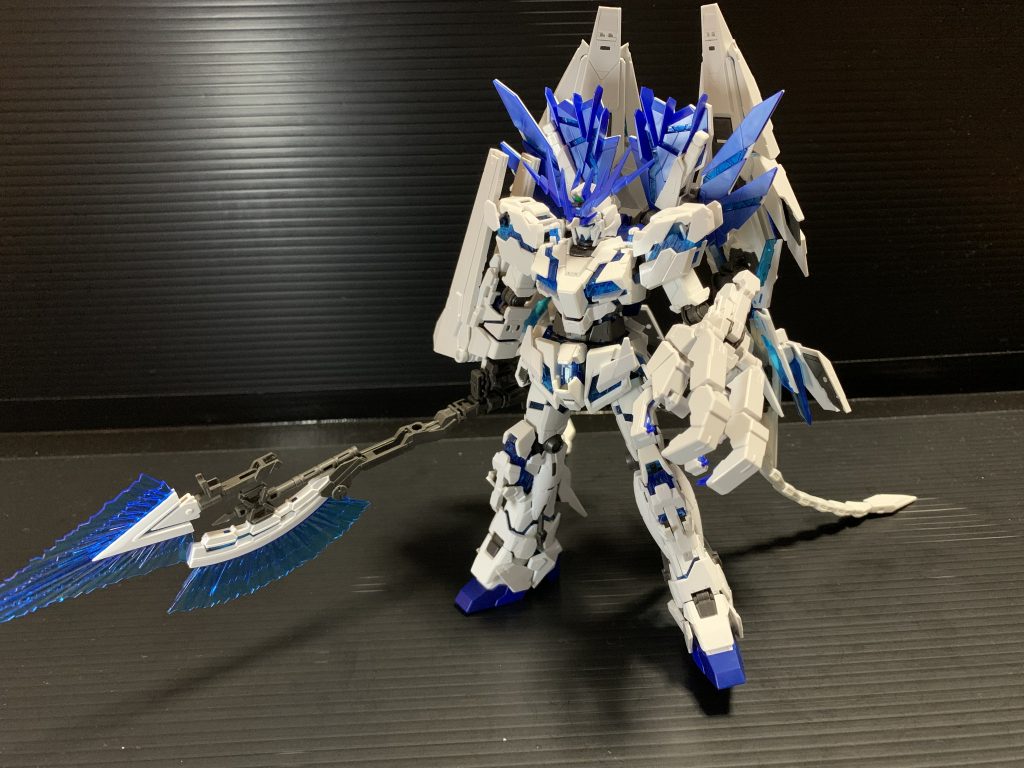 角をバンシィで組んだ以外は弄り無しです。1つしか手持ちが無く、今後何かに使うことも想定しほぼコートのみとしました。