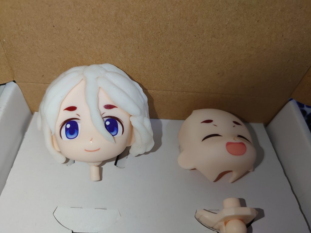 ルウの制作過程馴れないことだらけでしたが、何とか形にすることができました。髪は表面処理、体は関節を仕込む作業に四苦八苦していました。最後に配色ですが、以下の通りです。・ガンダムAGE-FX青部分 : クレオス インディーブルー+MSブルーZ系紫部分 : Mr.HOBBY 水性ホビーカラー コバルトブルーセンサー部分 : クレオス GXメタルグリーン銃口部分 : クレオス ゴールド・ルウ・アノン髪 ・下地 : Mr.HOBBY アクリジェクション ベースカラー ベースレッド髪・塗装 : クレオス トランザムハイライトレッド服 ピンク部分 : Mr.HOBBY ピンクパープル服 赤部分 : クレオス MSシャアレッド服 紫部分 : ガイアノーツ パープルヴァイオレット