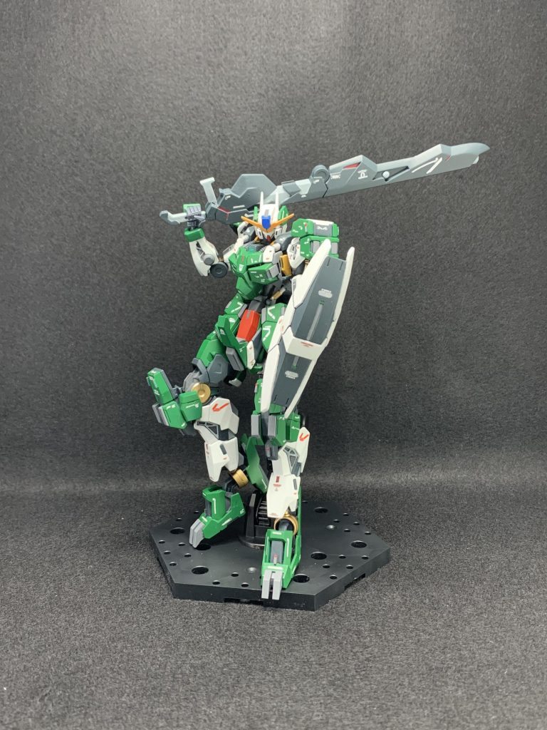 テルティウムアームズのシールドを組み合わせれば近接格闘も!