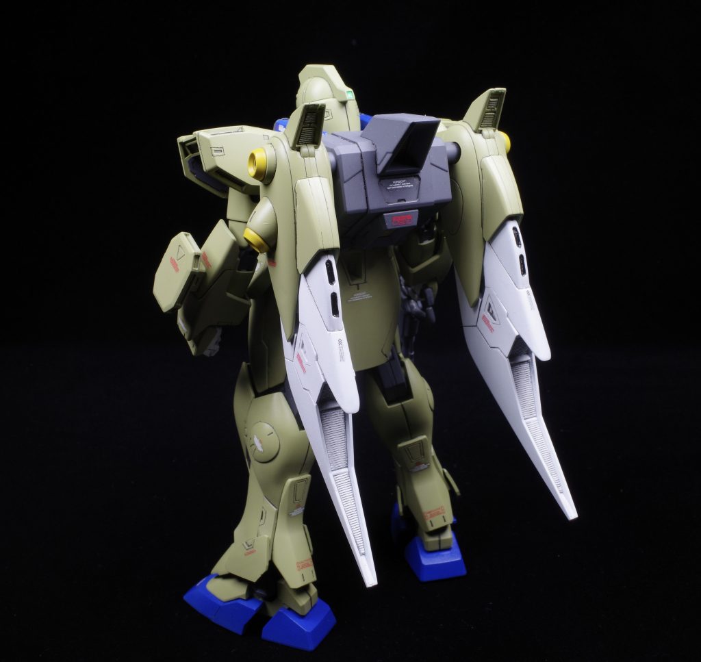 背後ツインテールのブースター内にはスジボリ入りプラ板を挟みディテールアップしています。