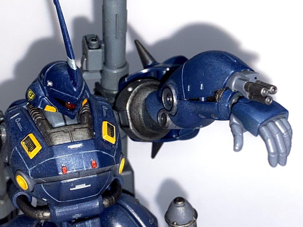 メイン火器にみんな大好きなガトリングガンを持たせようと考えたのですが、ふとガトリングならいっそ……と一念発起。左腕に因縁の90mmガトリング砲を仕込むという暴挙に。