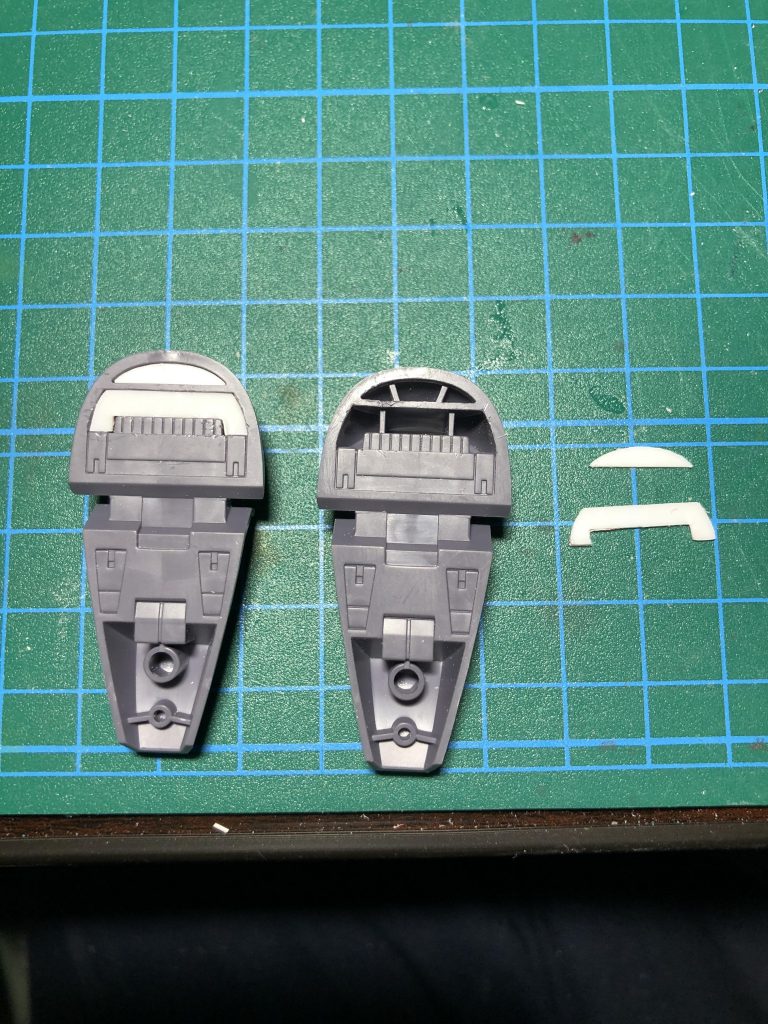 HGに有りがちな穴埋めプラ板。