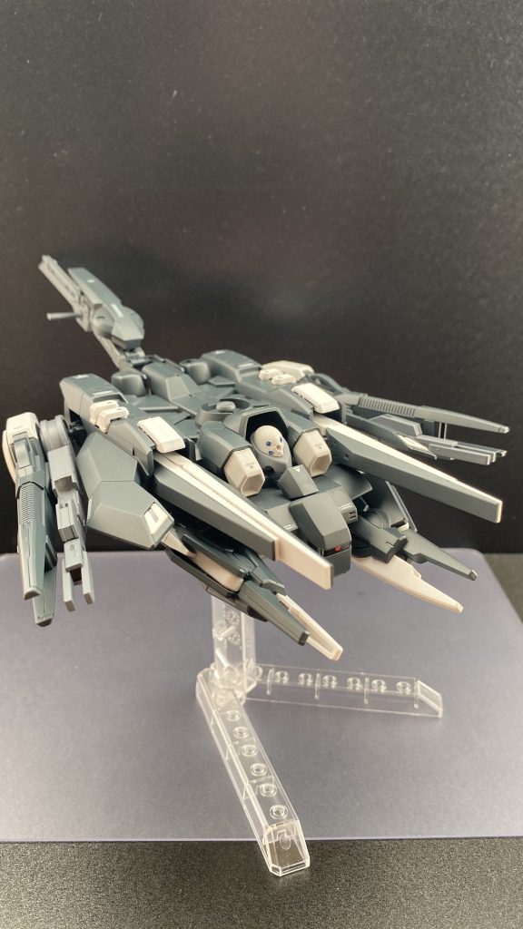 高速移動形態その姿はまさにエイである。センサー部両側から生える、フィンファンネルにしか見えないパーツは、ダイバー曰く、ラム(衝角)ユニットと言うが…