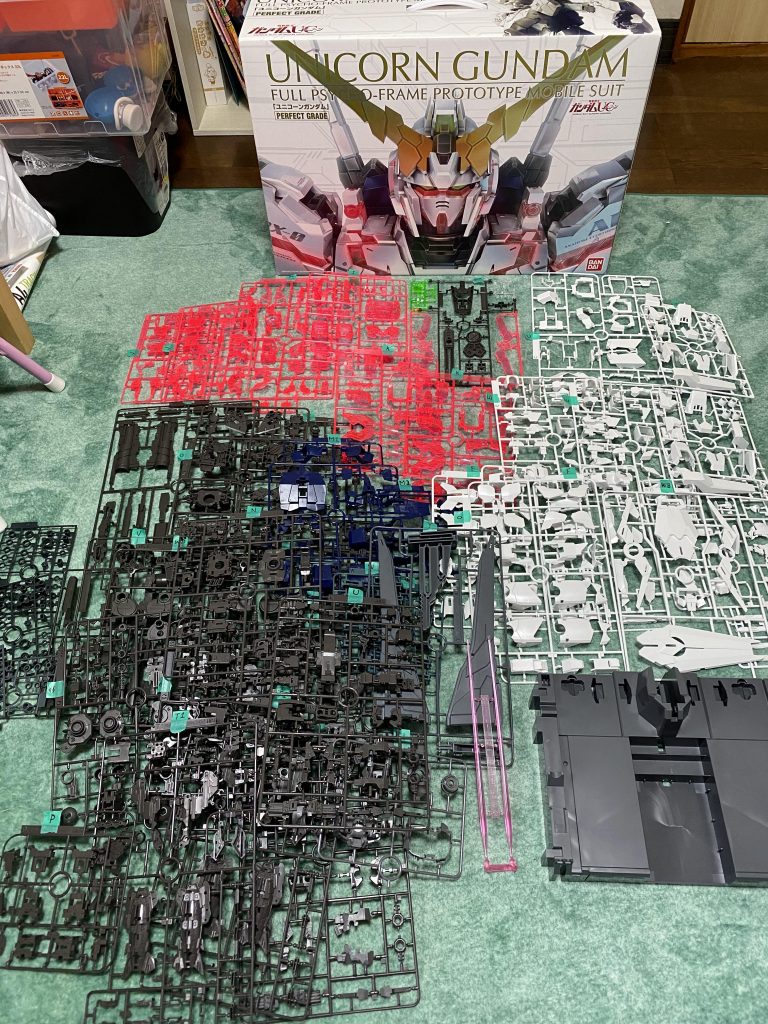 フルアーマー部分以外のパーツ数だけで約800とか…