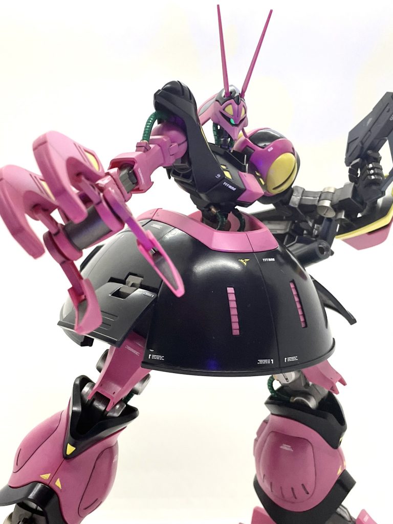 トップコートは主に水性ホビーカラーの半光沢で、武器はつや消し、メタリック塗装箇所はなし。