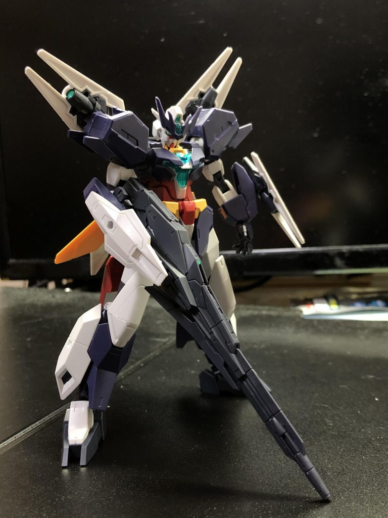 最後は立ち姿で。いやぁ恰好良い…イケメン…この装備を活かした強化アーマーとかも作ってみたいなーと5億回ぐらい思ってるんですが、いかんせん想像力と技術が備わってないので、そういうものが現実になるのは当分先になりそうです(苦笑)さて、ここまで自己満ポージングにお付き合い頂きありがとうございました。(笑)当分投稿するものも素組みになりそうですが、生暖かい目で見守っていただければな、と思っております。それでは、またどこかでお会いしましょう…