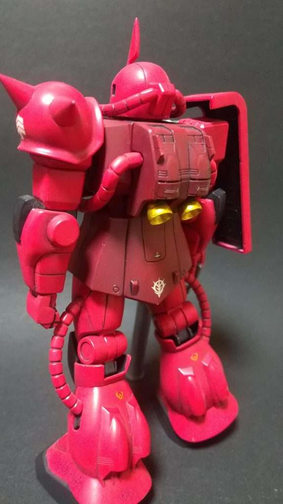 改造という改造はしてませんが、アンテナシャープ化、左手をとあるホワイトメタル製品からキャストで複製したものに交換、股間の軸を3㎜前進、各所アトハメ、足首アルミ線接続といったところです