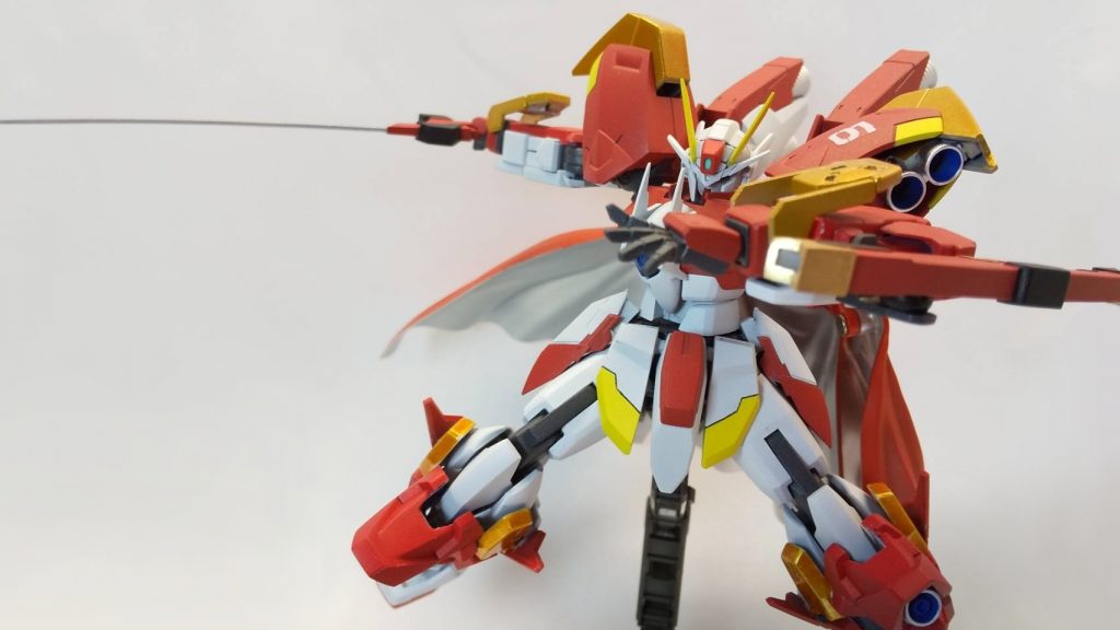 左腕には主武装の太刀がマウントされていますこの「腕にマウントされた太刀」もそうですが、今回は清水栄一×下口智裕先生の漫画「鉄のラインバレル」より主人公機「ラインバレル」をイメージしたところが多くあります全体的なシルエットとかね