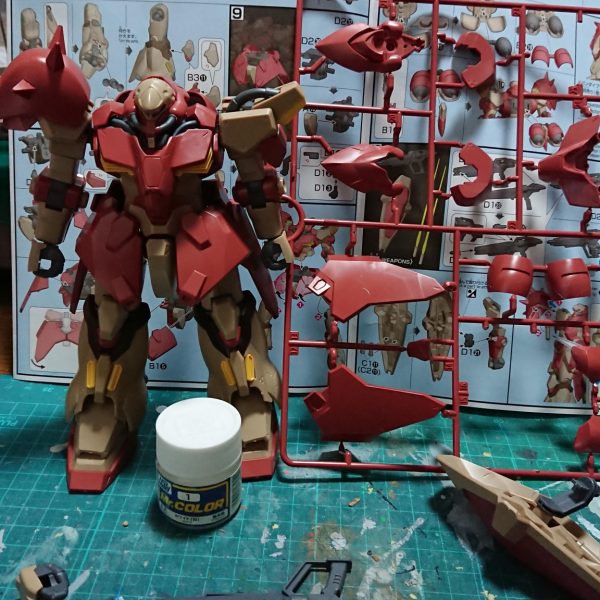 デカイぞこれ、横のランナーは余剰パーツで嬉しい