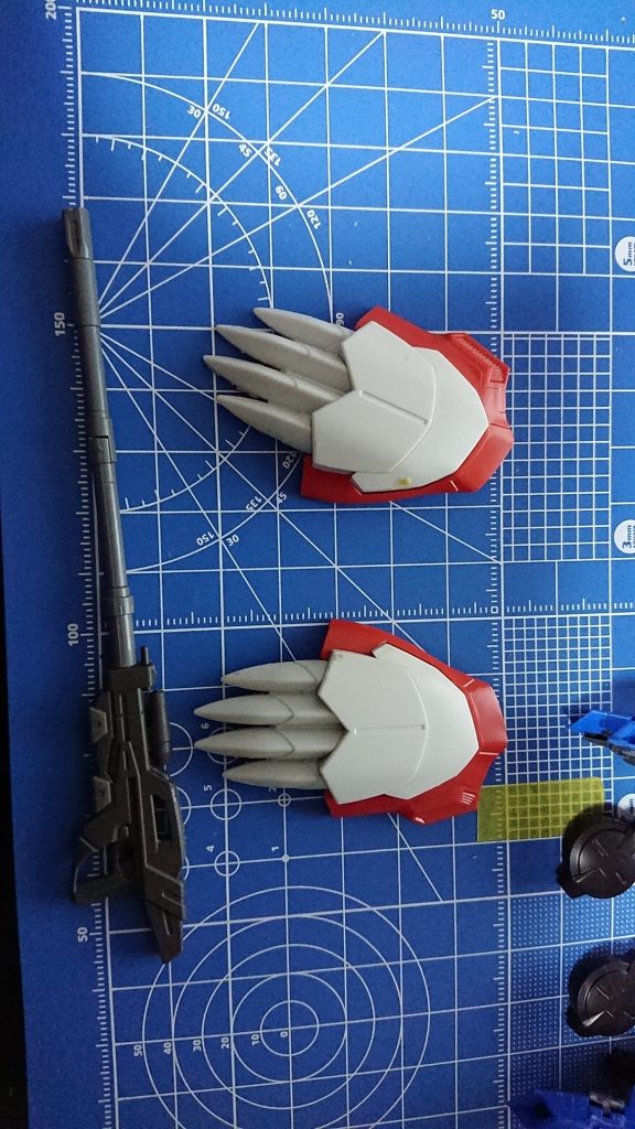 肩につける所は大きかったのでバッサリカットこのあとライフルは行方不明になりました…