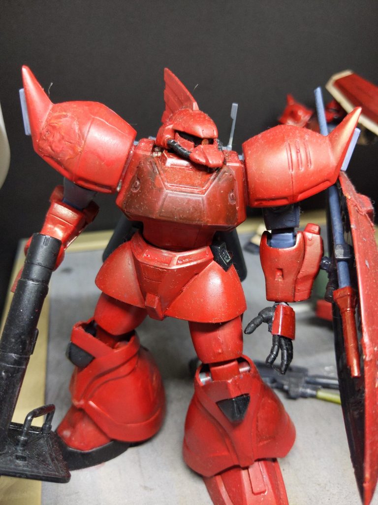 ゲルググM（レジスタンス軍仕様）小破したゲルググMをレジスタンス軍が修理して運用した機体。武装はジャンクパーツで作ったバズーカとゲルググのシールド、ヒートサーベル