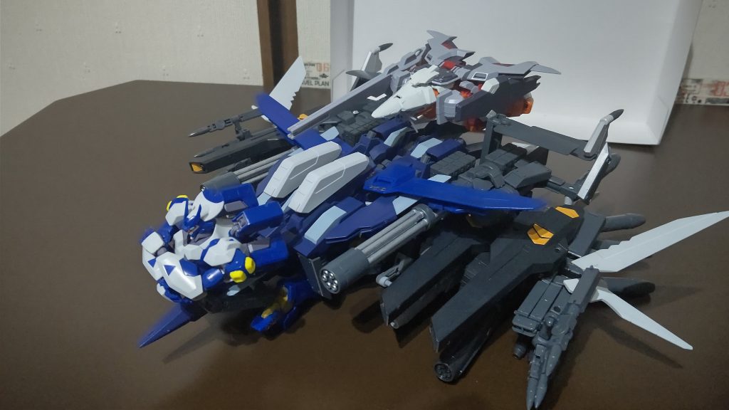 火器管制装置追加完成してから後悔したのが、《誰がこんなん使うのよ》。盛り過ぎて火器管制できないじゃん。どうしてもなんとかしたくて高性能な火器管制装置を探し、たどり着いたのが《さらなる追加》。一人で無理なら二人で。って思いついて３人目追加しました。《HG ダハック》はかなり面白いキットですのでオススメです。