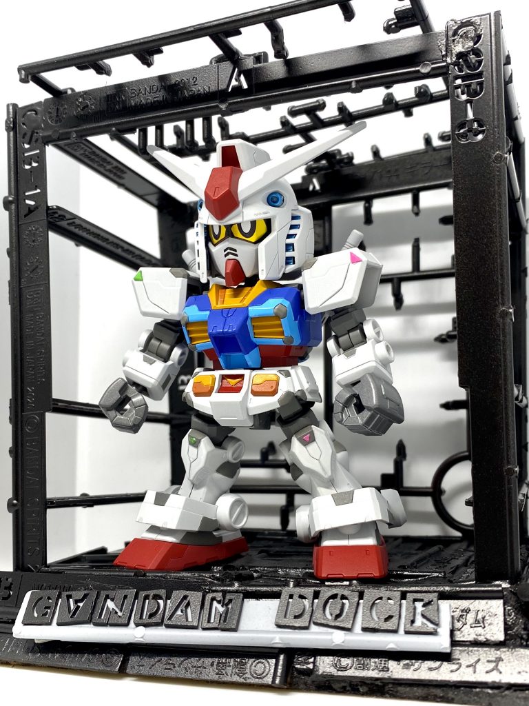 SDCSの横浜ガンダムはスジボリ＆塗装でどうにか作成しています。ガンダムドックも雑ですがお手製です。