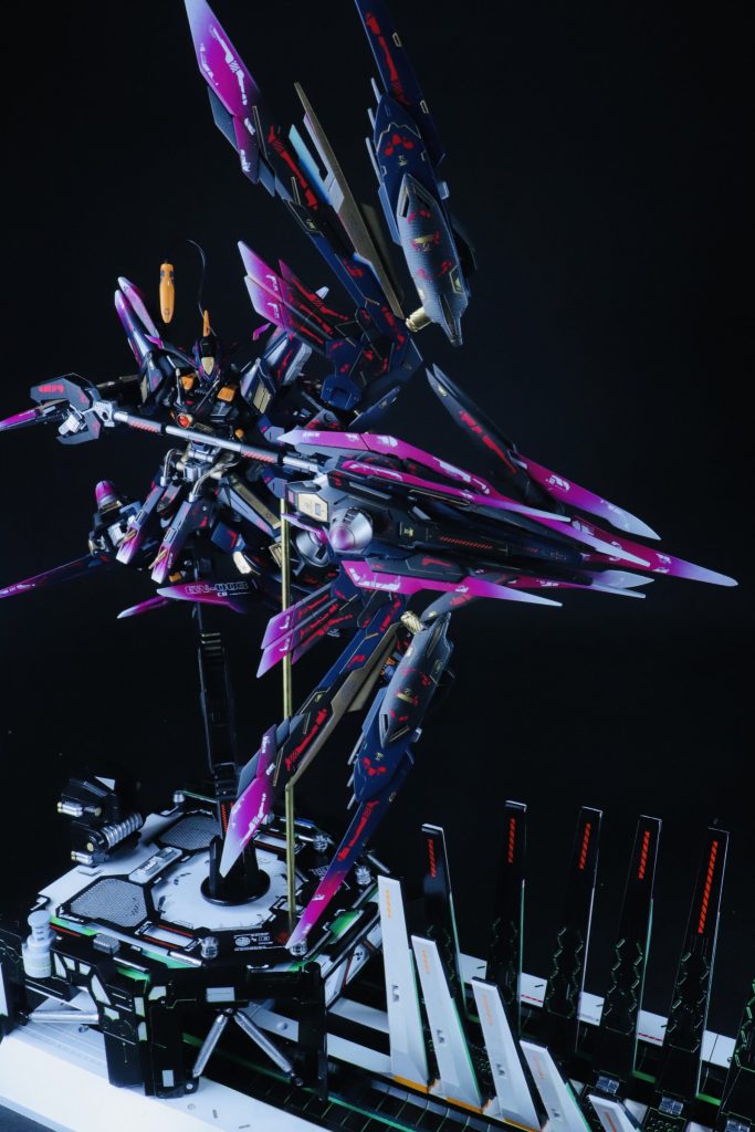 バックのウイングは展開してアローになるようにしました😊