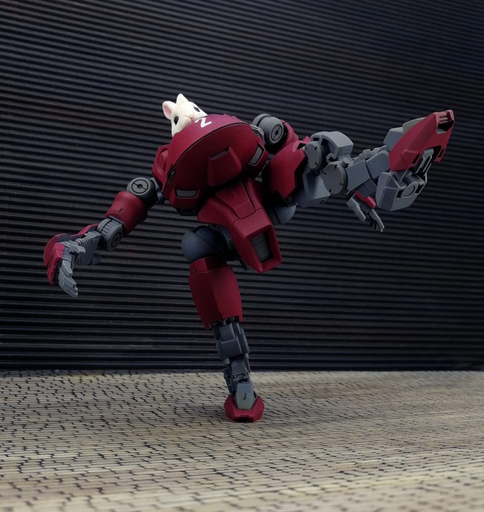 股間のスラスター部分は削り落としてフロントグリル風にしました