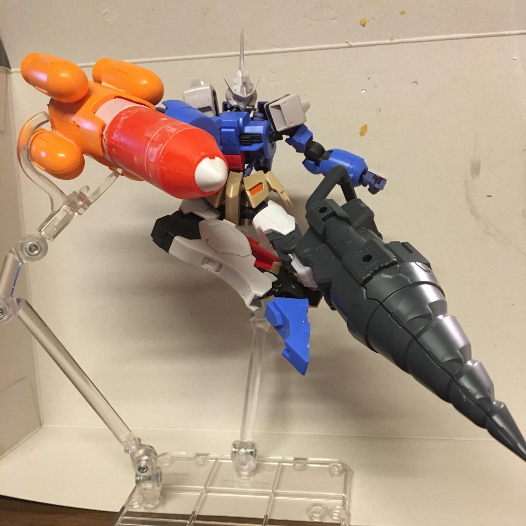 最後に製作中の写真です。ロケットとモジュールはサイズを含めてどう作るか悩みましたが、ハイゴッグのロケットパーツがちょうどオレンジだったのでアイデアが浮かびました。ドリルはコトブキヤパーツとジャンクから作り、左脚を丸ごと差し替えで再現することができました。