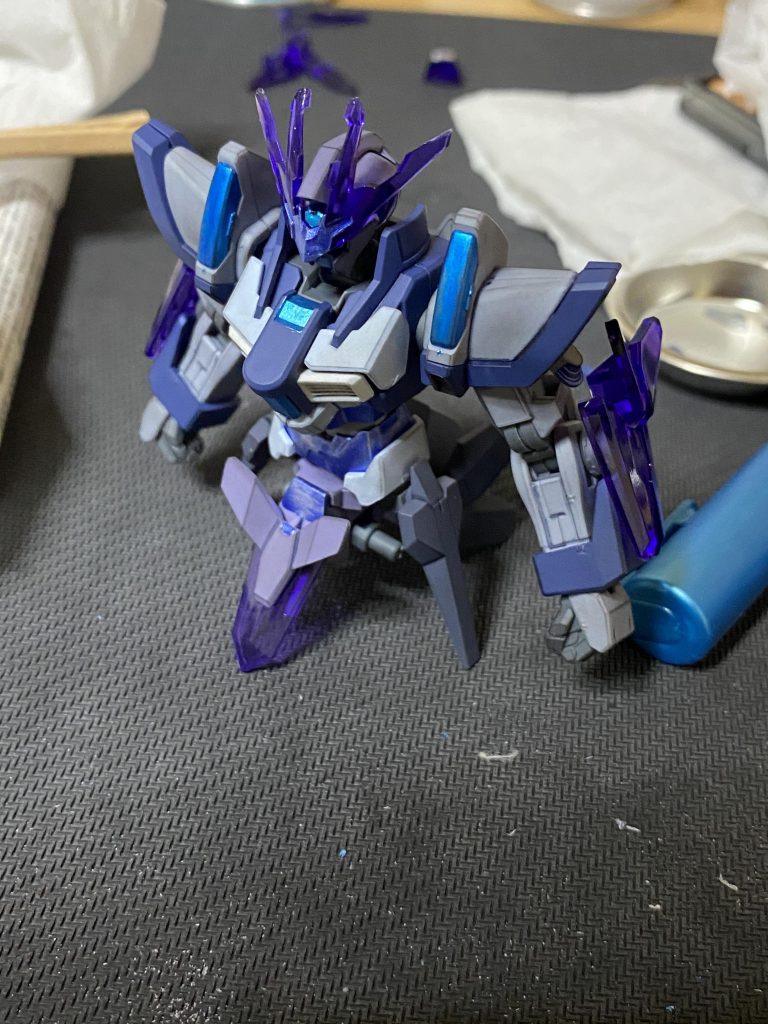 ガンスタを知る前に製作したので過程を撮った写真が一枚しかなかった…主な加工はアンテナのシャープ化やスミ入れ、つや消し(クリアパーツには光沢トップコート)、パステルシャドウ、ガンダムマーカーでの部分塗装など基本的なものばかりです。