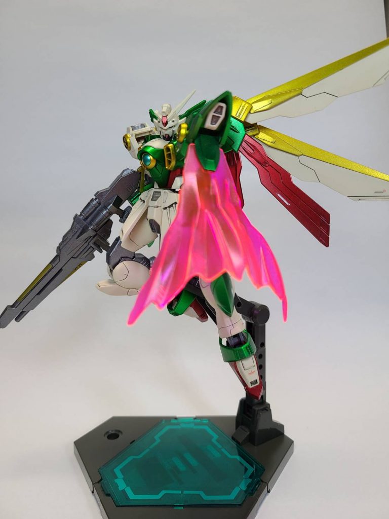 ビームマント、レイピアはピンクが薄かったので蛍光ピンクで濃い色に塗り直して主張できるようにしました