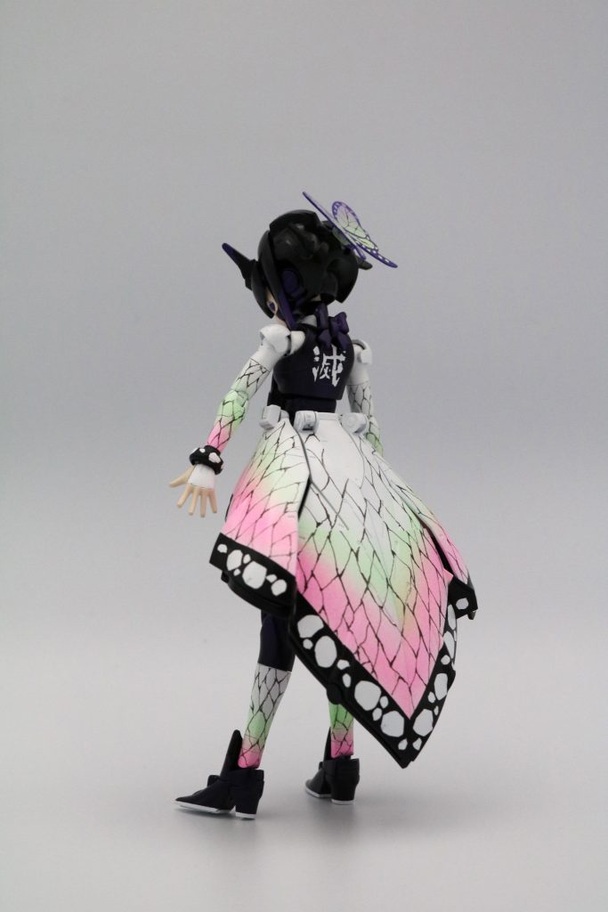 背面ショット本来なら背中も羽織があるのですがキットの作り上背中は隊服のままにしました。滅の文字はマスキングテープ切り出しで塗装してます。