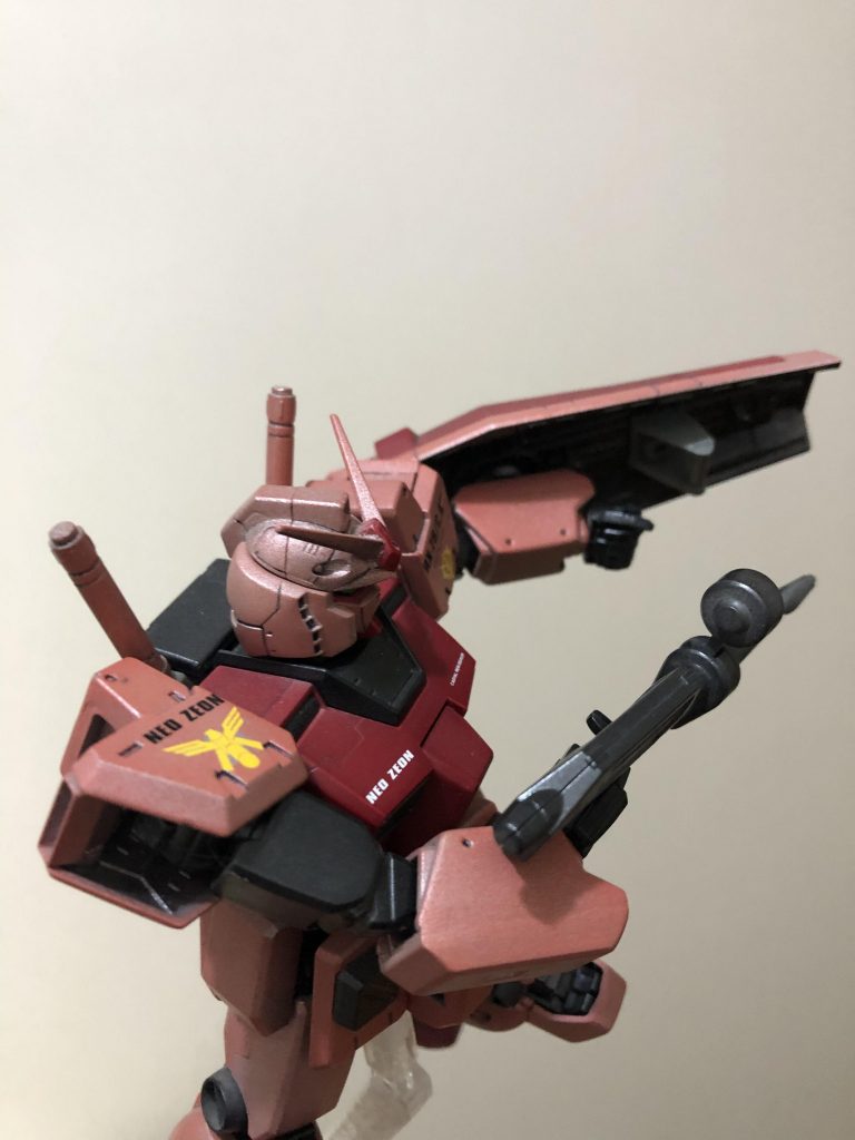 基本的に古いキットの組み合わせなんで可動域は厳しいですがニュータイプ撃ち