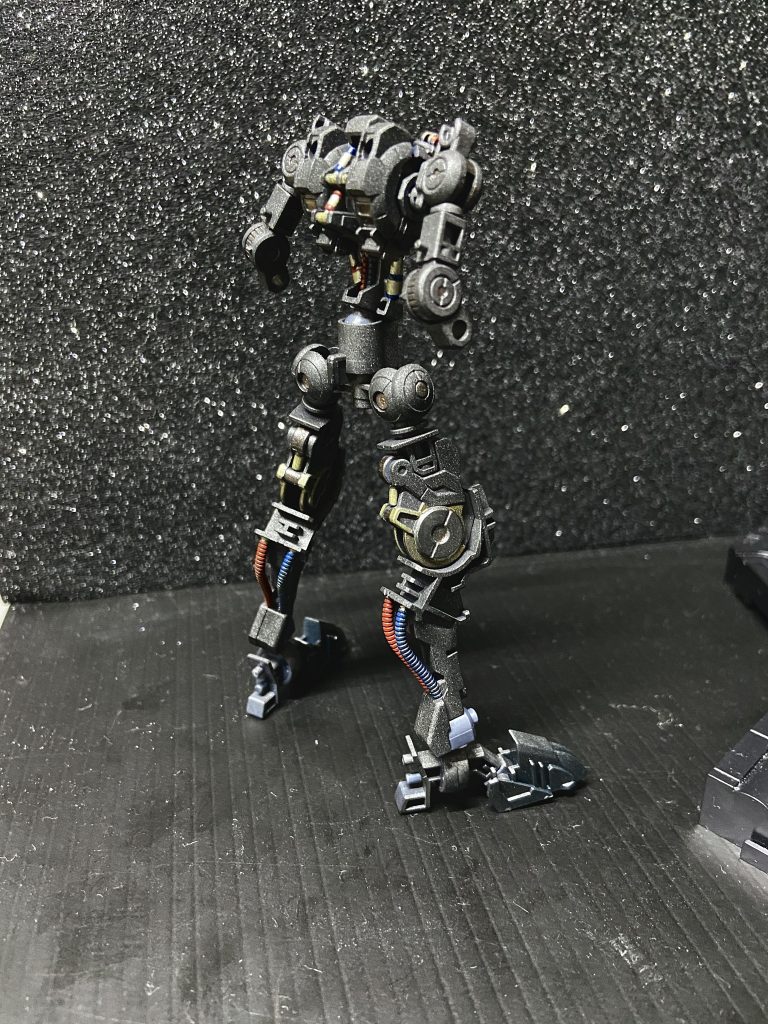 最近筆塗装が楽しくて鉄血フレームはこんな感じに。