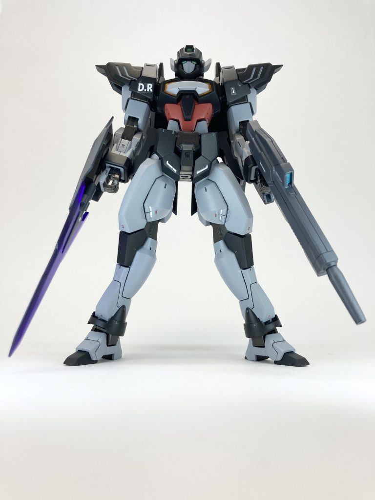 下からの煽り気味に。右肩のD.Rですが、特に深い意味は無く、イニシャルみたいに見えたらな〜とw(なお何方の文字も実名とあっておらずw)