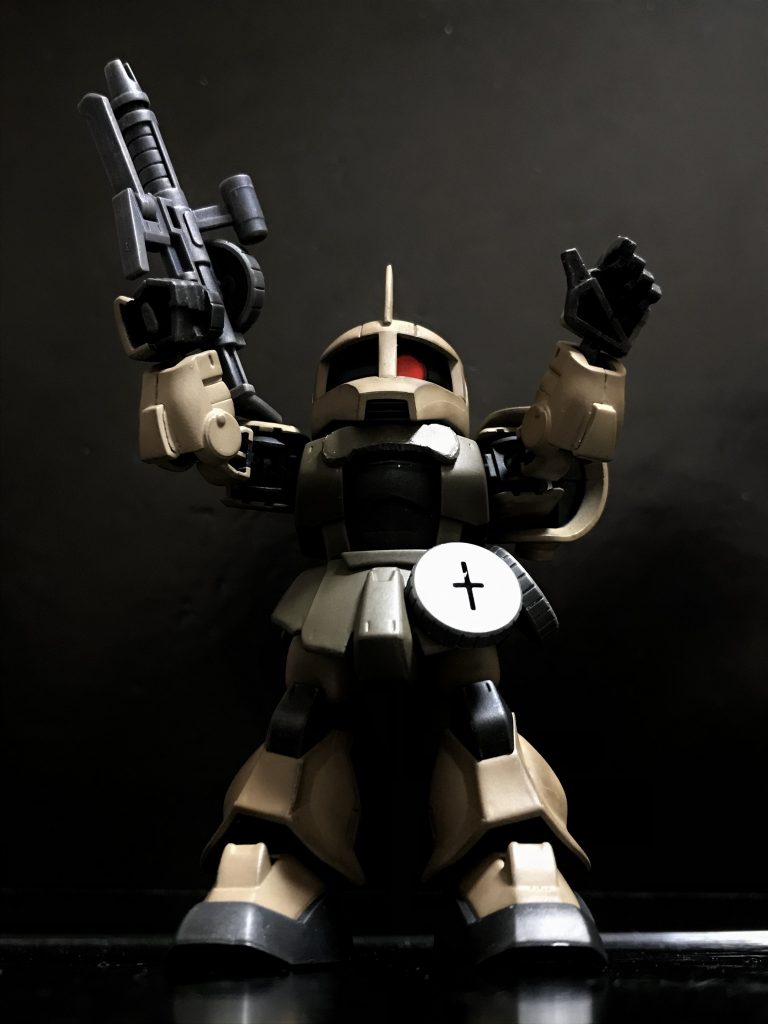 食糧を分けてもらいに入ったゲリラの村でキキと対峙するところ。