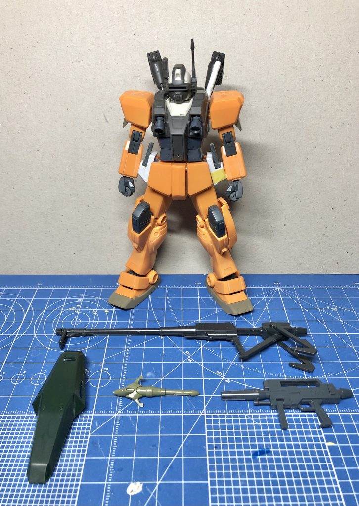 おまけ塗装前の状態です。先述の通り本体かは夜鹿とジムIIIのニコイチですが、フェダーイン・ライフルと海ヘビはUC版マラサイ、ビームダガーとサイドアーマーはピクシー、シールドはハイザック、ビームサーベルの柄はG30ガンダムからそれぞれ拝借しました。総額約9000円です(震え声)